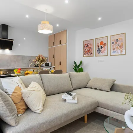 Matisse, Totalmente Reformado Y Modernista Apartamento