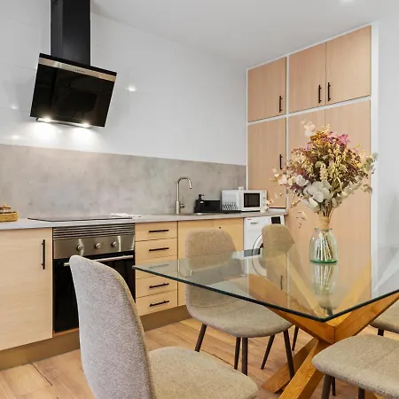 Matisse, Totalmente Reformado Y Modernista Apartment *